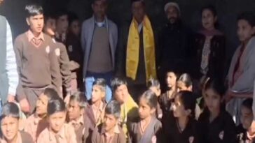 Himachal News: स्कूल के दरवाजे पर लटका ताला! ठंड से कांपते रहे मासूम, मंत्री ने लिया एक्शन