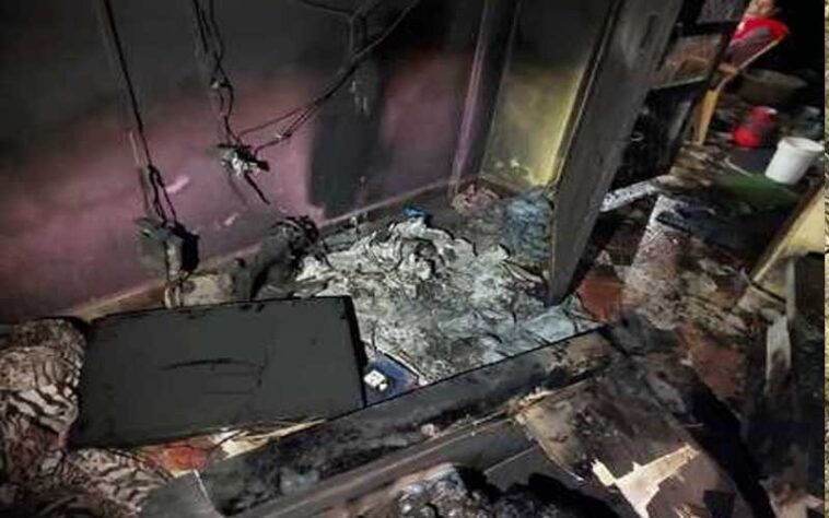 Himachal News Alert: शॉर्ट सर्किट से घर में भड़की आग! 30 हजार रुपये नकद सहित लाखों का सामान जलकर राख Himachal News Alert: शॉर्ट सर्किट से घर में भड़की आग! 30 हजार रुपये नकद सहित लाखों का सामान जलकर राख