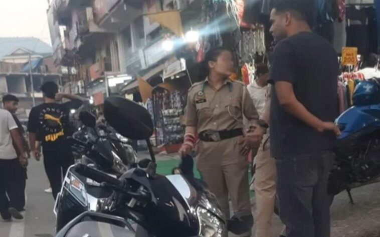 Himachal Crime News: पुलिस की वर्दी पहन कर शहर में घूम रही थी महिला! टैक्सी चालकों ने पहुंचाई थाने, जाने पूरा मामला Himachal Crime News: पुलिस की वर्दी पहन कर शहर में घूम रही थी महिला! टैक्सी चालकों ने पहुंचाई थाने, जाने पूरा मामला