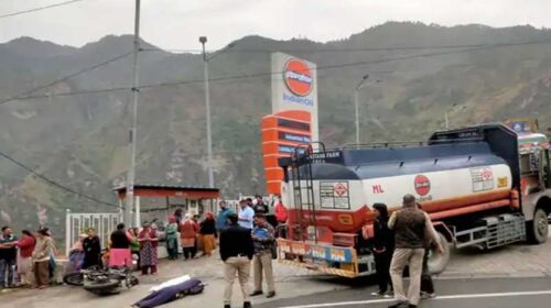 Accident In Himachal: बाइक और टैंकर में जबरदस्त टक्कर! मुंबई की महिला पर्यटक की मौत Accident In Himachal: बाइक और टैंकर में जबरदस्त टक्कर! मुंबई की महिला पर्यटक की मौत