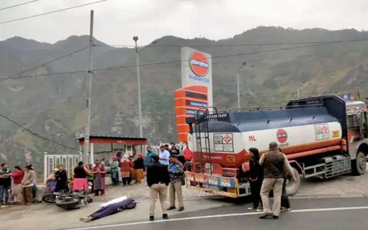 Accident In Himachal: बाइक और टैंकर में जबरदस्त टक्कर! मुंबई की महिला पर्यटक की मौत Accident In Himachal: बाइक और टैंकर में जबरदस्त टक्कर! मुंबई की महिला पर्यटक की मौत