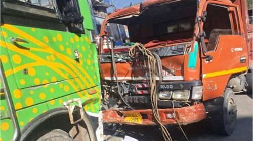 Accident In Himachal: बस और टिप्पर की आमने-सामने जोरदार टक्कर! 6 यात्री घायल, चालक की हालत गंभीर Accident In Himachal: बस और टिप्पर की आमने-सामने जोरदार टक्कर! 6 यात्री घायल, चालक की हालत गंभीर