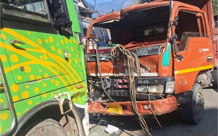 Accident In Himachal: बस और टिप्पर की आमने-सामने जोरदार टक्कर! 6 यात्री घायल, चालक की हालत गंभीर Accident In Himachal: बस और टिप्पर की आमने-सामने जोरदार टक्कर! 6 यात्री घायल, चालक की हालत गंभीर