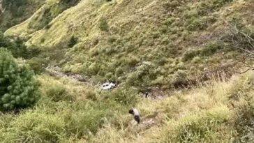 हिमाचल में बड़ा हादसा: 300 फीट गहरी खाई में लुढ़की कार! दो युवकों की मौत, एक घायल