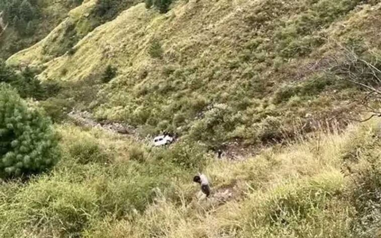 हिमाचल में बड़ा हादसा: 300 फीट गहरी खाई में लुढ़की कार! दो युवकों की मौत, एक घायल हिमाचल में बड़ा हादसा: 300 फीट गहरी खाई में लुढ़की कार! दो युवकों की मौत, एक घायल