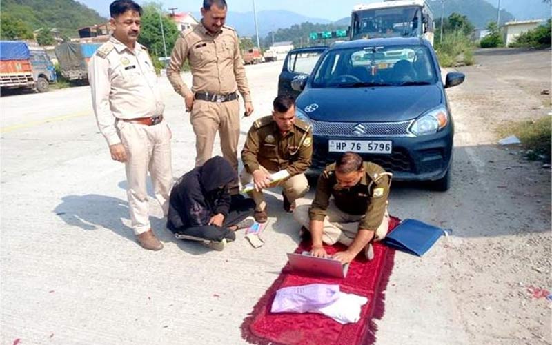 Himachal Crime News: गाड़ी में हो रही थी चरस की सप्लाई! पुलिस ने बिछाया जाल, तस्कर काबू