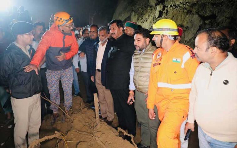 Bilaspur Bus Accident: रात 1 बजे भल्लू गांव पहुंचे उप मुख्यमंत्री! लिया राहत एवं बचाव कार्यों का जायजा Bilaspur Bus Accident: रात 1 बजे भल्लू गांव पहुंचे उप मुख्यमंत्री! लिया राहत एवं बचाव कार्यों का जायजा