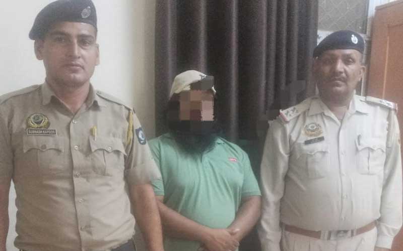 Paonta Sahib: ऑटो रिपेयर की दुकान में चल रहा था नशीले पदार्थों का धंधा! पुलिस ने मारा छापा, पकड़ी 2.119 किलोग्राम भुक्की