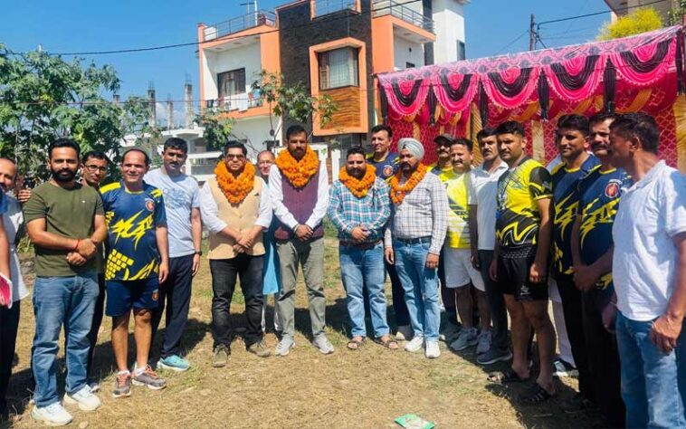 Paonta Sahib: पांवटा में पांचवी वॉलीबॉल प्रतियोगिता का आयोजन! 40 से अधिक टीमें ले रही भाग Paonta Sahib: पांवटा में पांचवी वॉलीबॉल प्रतियोगिता का आयोजन! 40 से अधिक टीमें ले रही भाग