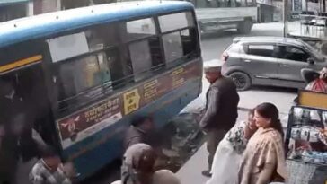 Himachal News Alert: एचआरटीसी बस के इंजन में भड़की आग! जान बचाने को भागी सवारियां, मची अफरा-तफरी