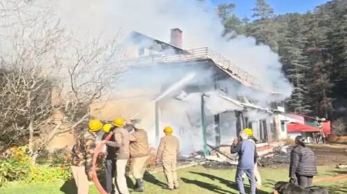 Himachal News Alert: दो मंजिला निजी आवासीय भवन में भड़की आग! लाखों का नुकसान Himachal News Alert: दो मंजिला निजी आवासीय भवन में भड़की आग! लाखों का नुकसान