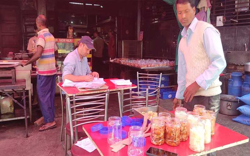 Himachal News Update: त्योहारी सीजन में खाद्य सुरक्षा विभाग अलर्ट! मिठाइयों व दुग्ध उत्पादों के भरें 10 सैंपल