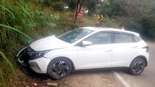 Accident In Himachal: शादी समारोह में जा रहे दोस्तों की गाड़ी हादसे का शिकार! एक की मौत, दूसरा गंभीर घायल Accident In Himachal: शादी समारोह में जा रहे दोस्तों की गाड़ी हादसे का शिकार! एक की मौत, दूसरा गंभीर घायल