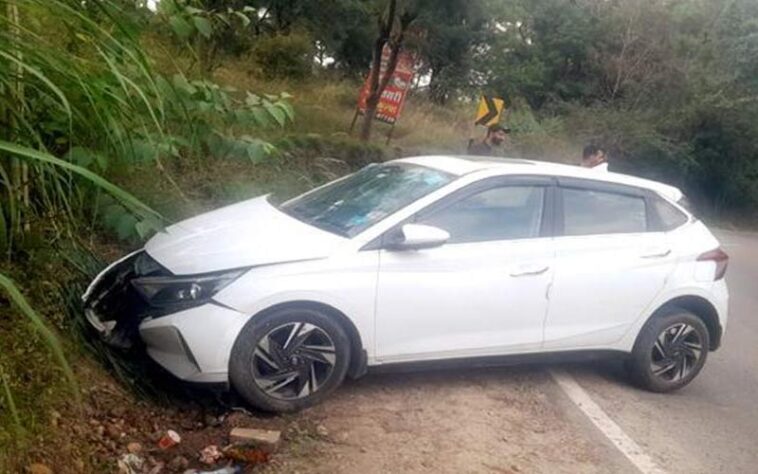 Accident In Himachal: शादी समारोह में जा रहे दोस्तों की गाड़ी हादसे का शिकार! एक की मौत, दूसरा गंभीर घायल
