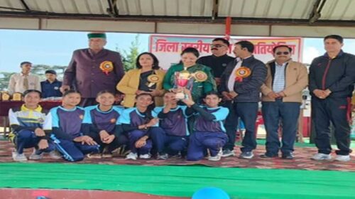 Paonta Sahib: हैंडबॉल सिरमौर के विनर का कोटडी व्यास स्कूल में जोरदार स्वागत Paonta Sahib: हैंडबॉल सिरमौर के विनर का कोटडी व्यास स्कूल में जोरदार स्वागत