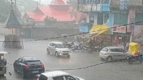 हिमाचल में बदला मौसम: ऊंची चोटियों पर बर्फबारी! यहां ओलावृष्टि के साथ बरसे बादल हिमाचल में बदला मौसम: ऊंची चोटियों पर बर्फबारी! यहां ओलावृष्टि के साथ बरसे बादल