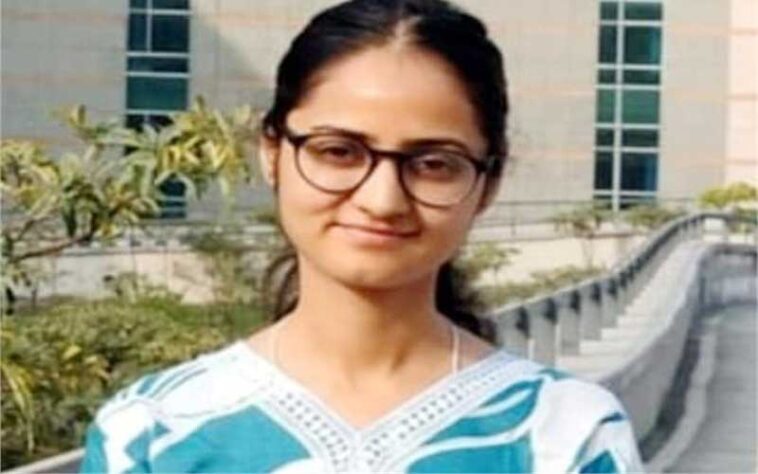 Achievement: हिमाचल की बेटी शिखा बनी नर्सिंग ऑफिसर! पिता चलाते है दुकान, अब एम्स बिलासपुर में देगी सेवाएं Achievement: हिमाचल की बेटी शिखा बनी नर्सिंग ऑफिसर! पिता चलाते है दुकान, अब एम्स बिलासपुर में देगी सेवाएं