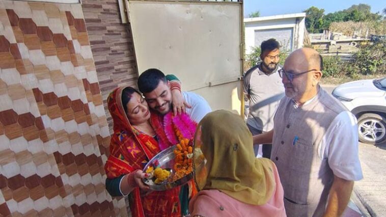 Achievement: आईटीबीपी में सब इंस्पेक्टर बना हिमाचल का बेटा अनमोल! माँ के छलके आंसू