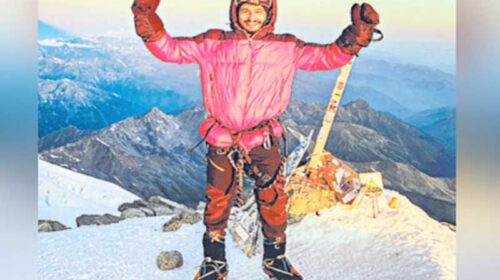 Achievement: हिमाचल के बेटे वरुण ने यूरोप की सबसे ऊंची पर्वत चोटी माउंट एल्ब्रस को किया फतह Achievement: हिमाचल के बेटे वरुण ने यूरोप की सबसे ऊंची पर्वत चोटी माउंट एल्ब्रस को किया फतह