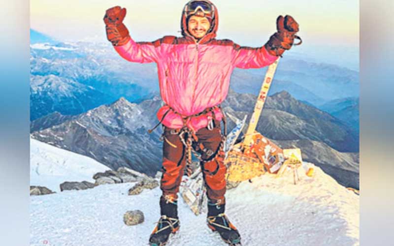 Achievement: हिमाचल के बेटे वरुण ने यूरोप की सबसे ऊंची पर्वत चोटी माउंट एल्ब्रस को किया फतह