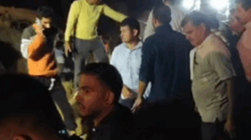 हिमाचल में बड़ा हादसा: निजी बस पर गिरा मलबा! 18 लोगों की मौत, सर्च अभियान जारी हिमाचल में बड़ा हादसा: निजी बस पर गिरा मलबा! 18 लोगों की मौत, सर्च अभियान जारी