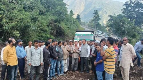 Sirmour News: उद्योग मंत्री ने एनएच 707 और चिलोन-चोकी मृगवाल सड़क का किया निरीक्षण Sirmour News: उद्योग मंत्री ने एनएच 707 और चिलोन-चोकी मृगवाल सड़क का किया निरीक्षण