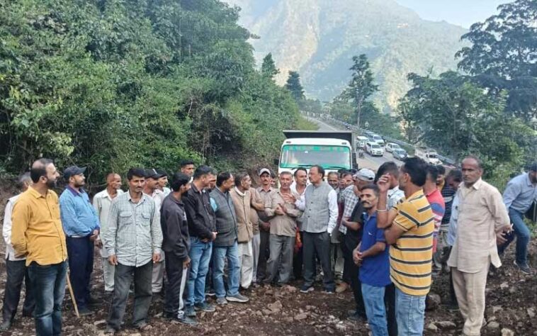 Sirmour News: उद्योग मंत्री ने एनएच 707 और चिलोन-चोकी मृगवाल सड़क का किया निरीक्षण Sirmour News: उद्योग मंत्री ने एनएच 707 और चिलोन-चोकी मृगवाल सड़क का किया निरीक्षण