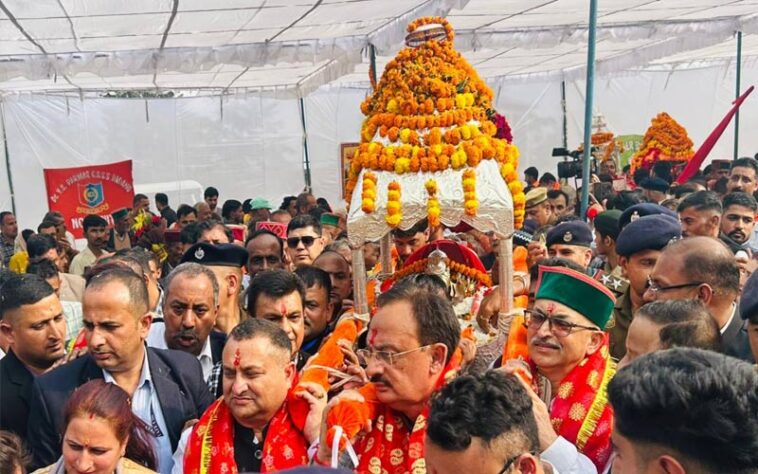 Sirmour News: अंतर्राष्ट्रीय श्री रेणुका जी मेला शुरू! उद्योग मंत्री ने भगवान परशुराम जी की पालकी को दिया कंधा Sirmour News: अंतर्राष्ट्रीय श्री रेणुका जी मेला शुरू! उद्योग मंत्री ने भगवान परशुराम जी की पालकी को दिया कंधा