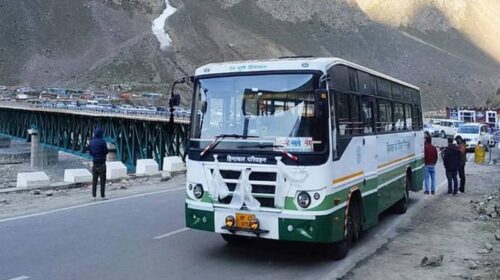 Himachal Latest News: देश के सबसे ऊंचे और लंबे रूट पर चलने वाली लेह-केलांग-दिल्ली बस बंद! अब अगले साल चलेगी.. Himachal Latest News: देश के सबसे ऊंचे और लंबे रूट पर चलने वाली लेह-केलांग-दिल्ली बस बंद! अब अगले साल चलेगी..