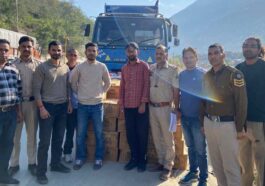 Himachal Crime News: सीमेंट की आड़ में हो रही थी शराब की सप्लाई! 146 पेटियां बरामद, चालक फरार