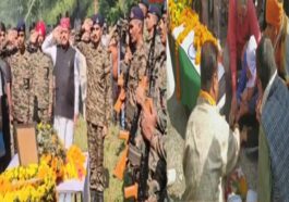 दुखद: तिरंगे में लिपट कर घर पहुंची शहीद सुशील कुमार की पार्थिव देह! मची चीख-पुकार, बेटे व भाई ने दी मुखाग्नि