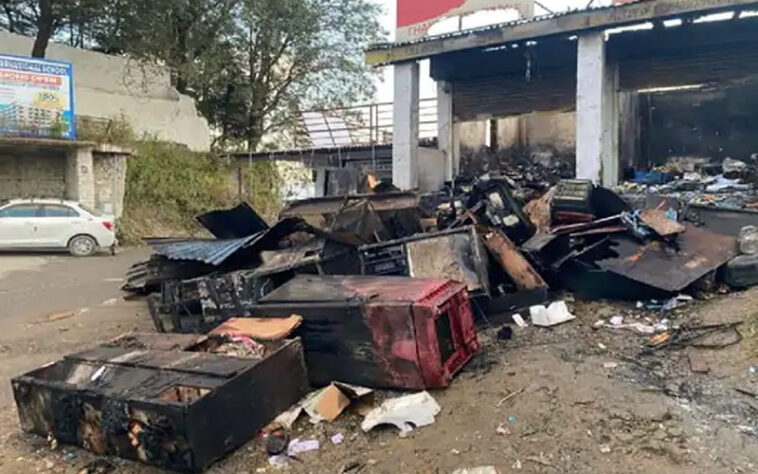 Himachal News Alert: हिमाचल में दिवाली की रात भीषण अग्निकांड! तीन दुकाने जलकर राख, लाखों का नुकसान