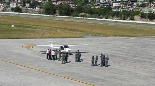 Himachal News: एनसीसी के माइक्रोलाइट विमान की भुंतर में सफल लैंडिंग! चेहरों पर दिखी गौरव और उत्साह की चमक Himachal News: एनसीसी के माइक्रोलाइट विमान की भुंतर में सफल लैंडिंग! चेहरों पर दिखी गौरव और उत्साह की चमक