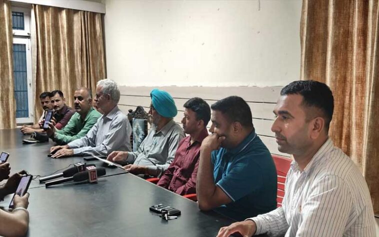 Paonta Sahib: केंद्रीय विद्यालय पांवटा साहिब की अधिसूचना जारी! भूतपूर्व सैनिकों ने जताया आभार Paonta Sahib: केंद्रीय विद्यालय पांवटा साहिब की अधिसूचना जारी! भूतपूर्व सैनिकों ने जताया आभार