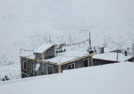Snowfall In Himachal: हिमाचल में मौसम ने बदली करवट! पहाड़ों पर ताज़ा बर्फ़बारी, यहां बरसे बादल