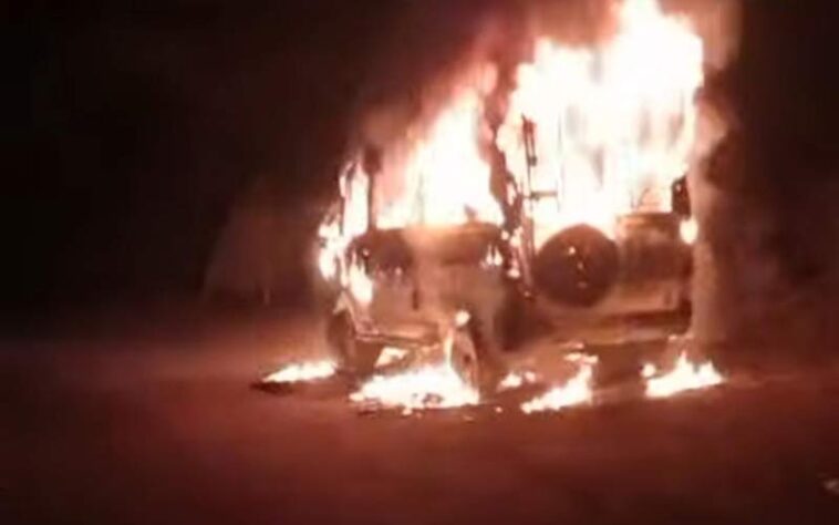 Sirmour News: टेंपो ट्रैवलर में भड़की आग! ज़िंदा जला चालक, वाहन की मरम्मत के लिए आया था मृतक… Sirmour News: टेंपो ट्रैवलर में भड़की आग! ज़िंदा जला चालक, वाहन की मरम्मत के लिए आया था मृतक…