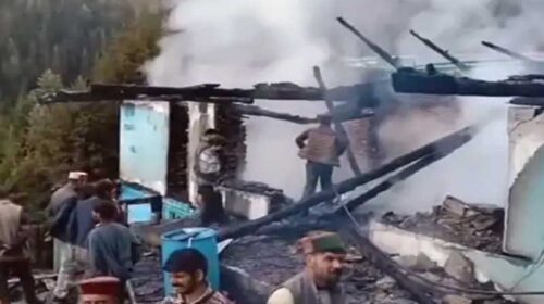 Himachal News Alert: आधी रात को गहरी नींद में सोया था परिवार! तभी भड़क उठी आग, पूरा मकान जलकर राख