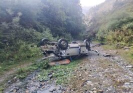 हिमाचल में दर्दनाक हादसा: गहरी खाई में लुढ़की कार, बुझे दो घरों के चिराग