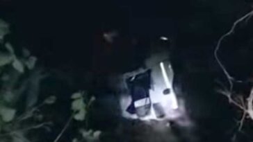 Accident In Himachal: क्रैश बैरियर को तोड़ता हुआ खाई में लुढ़का ट्रक! चालक ने छलांग लगाकर बचाई जान