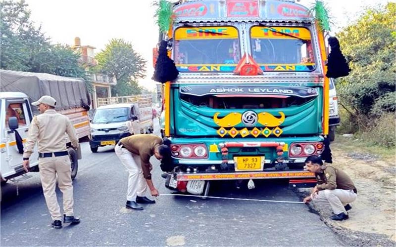 Accident In Himachal: ट्रक ने स्कूटी को मारी टक्कर! 70 वर्षीय बुजुर्ग की दर्दनाक मौत