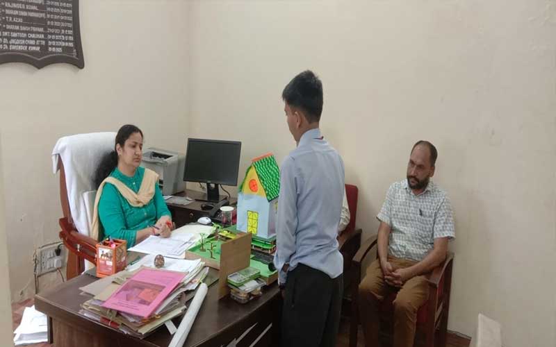 Sirmour News: सिरमौर से दो प्रविष्टियाँ राज्य स्तरीय सेफ कंस्ट्रक्शन मॉडल प्रतियोगिता के लिए चयनित