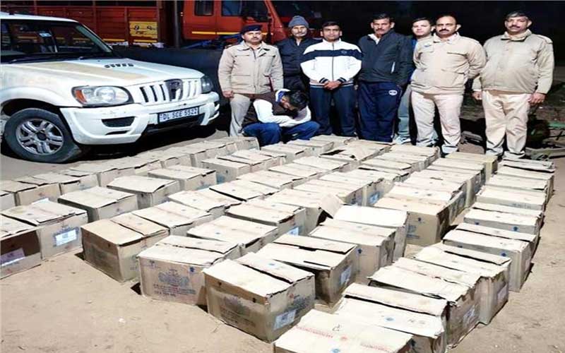 Himachal Crime News: स्कॉर्पियो गाड़ी से पकड़ी देसी शराब की 60 पेटियां! पंजाब का चालक अरेस्ट