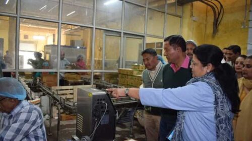 Himachal Latest News: एचपीएमसी में 12,900 मीट्रिक टन सेब से तैयार किया 860 मीट्रिक टन एप्पल जूस कंसन्ट्रेट