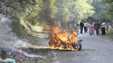 Himachal News Alert: चलती मोटरसाइकिल बनी आग का गोला! पूरी तरह जलकर खाक