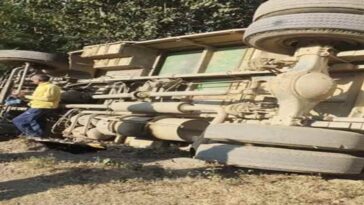 Bus Accident: हिमाचल में बेकाबू हुई निजी बस! सड़क किनारे पलटी, यात्रियों में चीख-पुकार