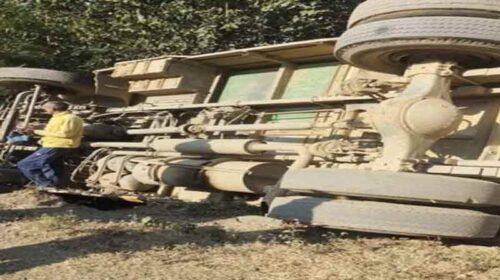 Bus Accident: हिमाचल में बेकाबू हुई निजी बस! सड़क किनारे पलटी, यात्रियों में चीख-पुकार