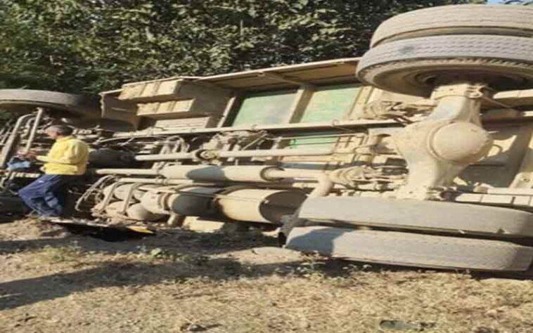 Bus Accident: हिमाचल में बेकाबू हुई निजी बस! सड़क किनारे पलटी, यात्रियों में चीख-पुकार