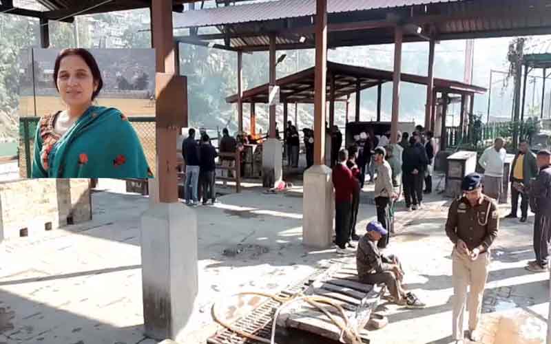 दुखद: एसिड अटैक से जान गवाने वाली पीड़िता का अंतिम संस्कार! बेटे ने दी मुखाग्नि, यह थी ममता की आखिरी इच्छा