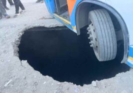 Himachal Latest News: एचआरटीसी बस का दरवाजा खुलने से गहरे गड्ढे में गिरी मासूम बच्ची! मचा हड़कंप