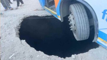 Himachal Latest News: एचआरटीसी बस का दरवाजा खुलने से गहरे गड्ढे में गिरी मासूम बच्ची! मचा हड़कंप